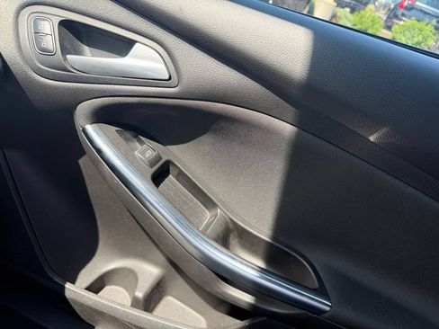 Used 2017 Ford Focus ST FWD image 36