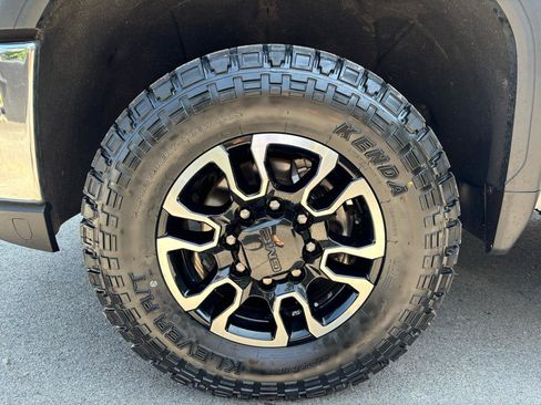 Used 2020 GMC Sierra 2500 SLE w/ SLE Value Package; AWD/4WD image 15