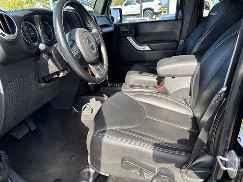 Used 2014 Jeep Wrangler Unlimited Sahara w/ Max Tow Package AWD/4WD image 22