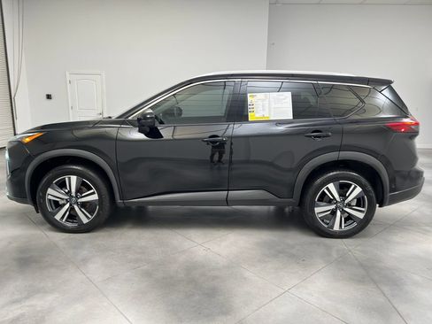 Used 2024 Nissan Rogue SL AWD/4WD image 5