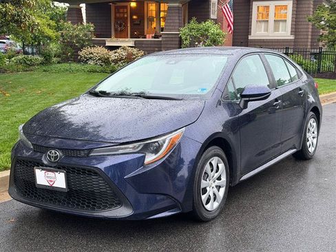 Used 2021 Toyota Corolla LE FWD image 3