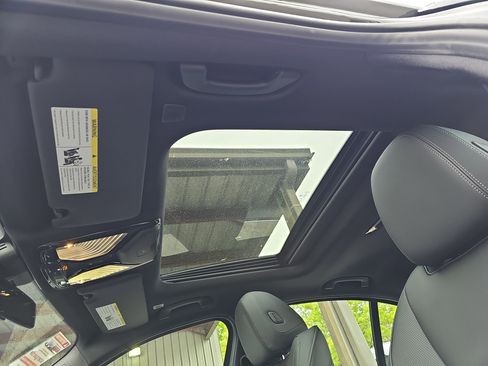 New 2026 BMW 330i Sedan w/ M Sport Package image 32