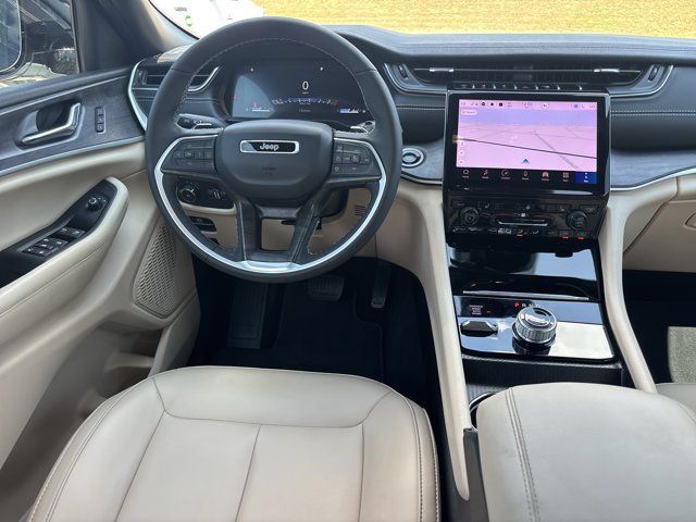 Used 2025 Jeep Grand Cherokee L Limited AWD/4WD image 16