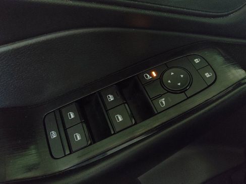 Used 2024 Nissan Rogue S AWD/4WD image 27