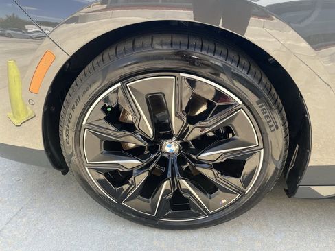Used 2026 BMW 760i xDrive w/ Executive Package AWD/4WD image 13
