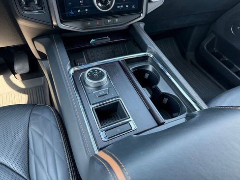 Used 2023 Ford Expedition Platinum RWD image 14
