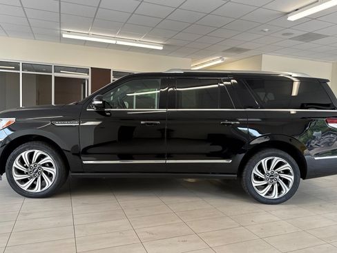Certified 2023 Lincoln Navigator L Reserve w/ Equipment Group 201A AWD/4WD image 7