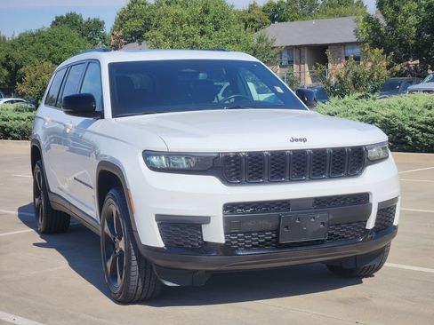 Used 2023 Jeep Grand Cherokee L Laredo AWD/4WD image 3