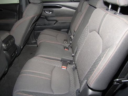 Certified 2025 Honda Pilot Sport image 11