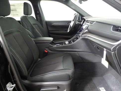 New 2025 Jeep Grand Cherokee L Laredo w/ Luxury Tech Group I image 16