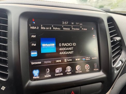 Used 2016 Jeep Cherokee Latitude w/ Cold Weather Group AWD/4WD image 21