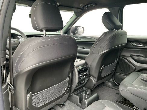 New 2025 Jeep Grand Cherokee L Laredo w/ Luxury Tech Group I image 28