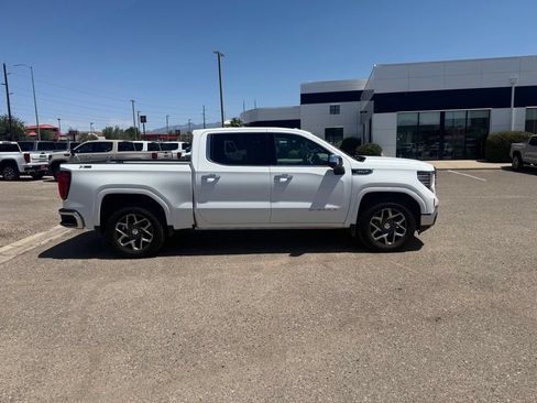 Used 2022 GMC Sierra 1500 SLT w/ X31 Off-Road Package AWD/4WD image 4
