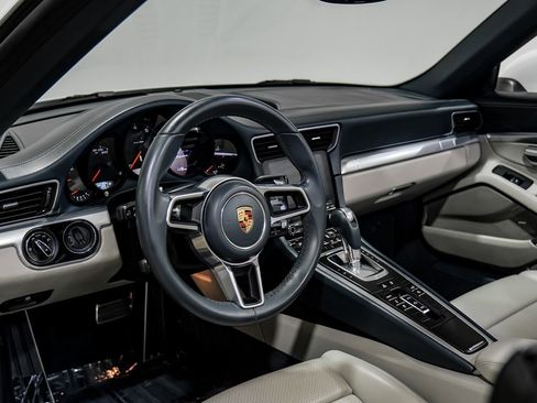 Used 2017 Porsche 911 Carrera image 3
