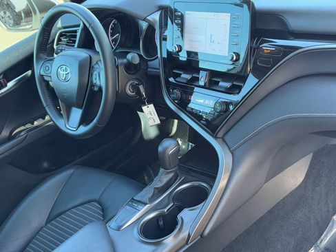 Used 2022 Toyota Camry SE w/ Carpet Mat Package (TMS) image 12