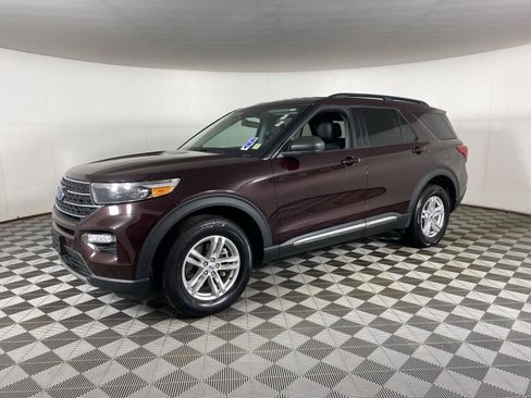 Used 2023 Ford Explorer XLT w/ Equipment Group 202A AWD/4WD image 3