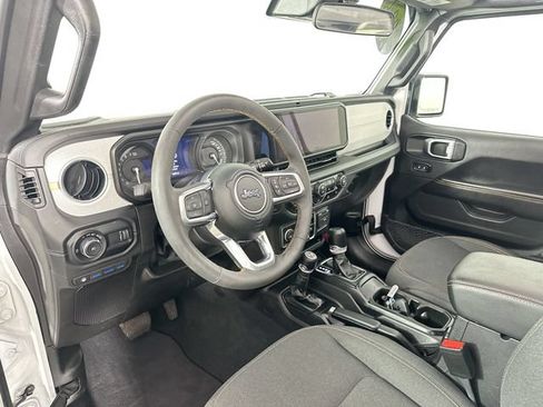 Used 2024 Jeep Wrangler Unlimited Sahara AWD/4WD image 20