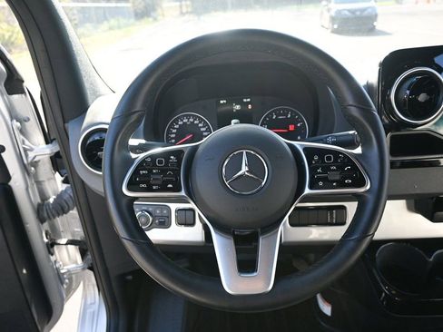 Used 2021 Mercedes-Benz Sprinter 2500 image 2
