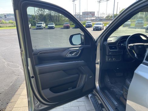 Used 2023 Chevrolet Tahoe Z71 w/ Luxury Package AWD/4WD image 16