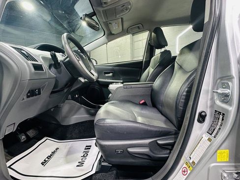Used 2012 Toyota Prius V Five FWD image 13