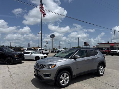 Used 2018 Jeep Compass Latitude w/ Popular Equipment Group AWD/4WD image 6