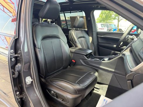Used 2024 Jeep Grand Cherokee Limited w/ Luxury Tech Group II AWD/4WD image 35