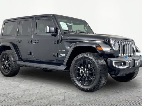 Used 2023 Jeep Wrangler Unlimited Sahara AWD/4WD image 3
