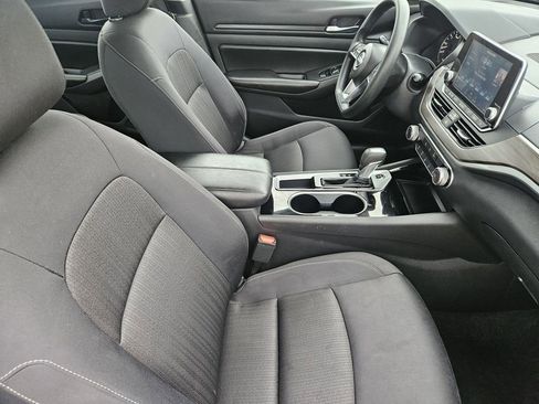 Used 2024 Nissan Altima 2.5 SV FWD image 16
