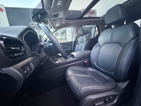 Used 2025 Honda Pilot Touring image 15