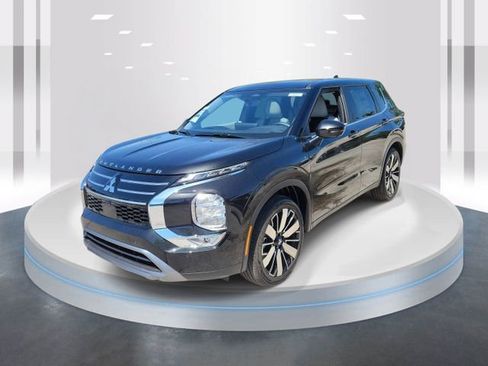 New 2025 Mitsubishi Outlander SE image 2