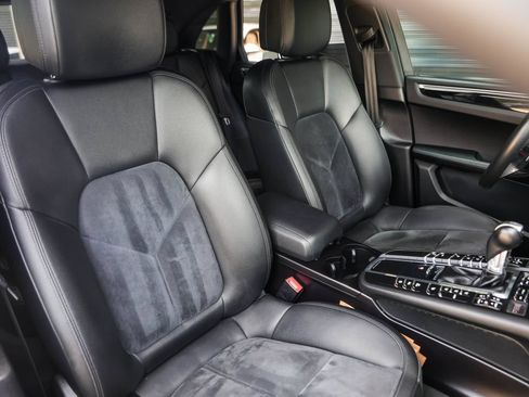 Used 2018 Porsche Macan AWD/4WD image 37