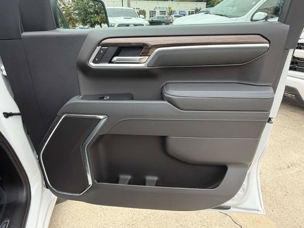 Used 2026 Chevrolet Silverado 1500 LT AWD/4WD image 8