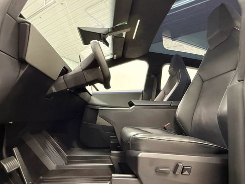 Used 2024 Tesla Cybertruck AWD Crew Cab image 15