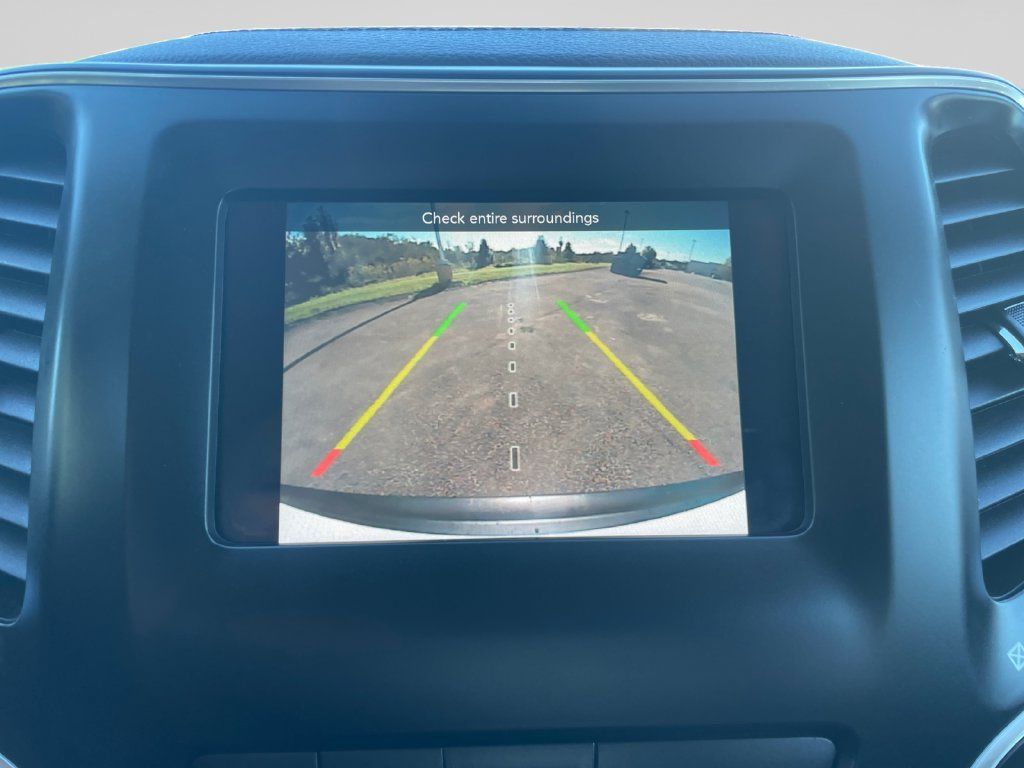 Certified 2020 Jeep Cherokee Latitude Plus w/ Comfort/Convenience Group AWD/4WD image 27
