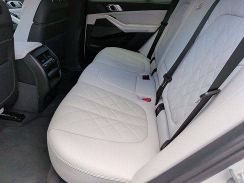 Used 2024 BMW X5 xDrive40i w/ M Sport Package AWD/4WD image 39