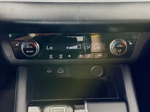 Used 2023 Mitsubishi Outlander SE FWD image 16