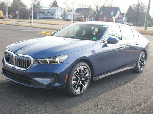 New 2026 BMW 530i xDrive w/ Convenience Package AWD/4WD image 4