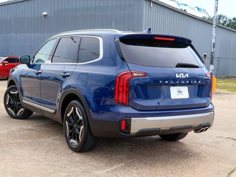 Used 2025 Kia Telluride S FWD image 2