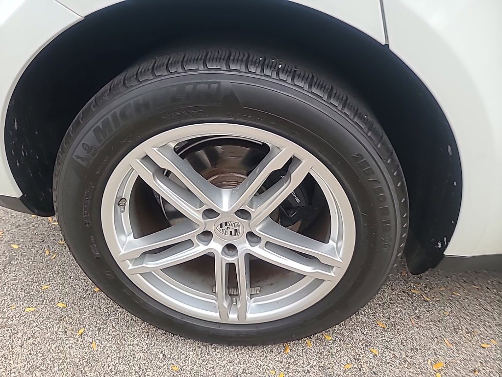 Used 2024 Porsche Macan AWD/4WD image 42
