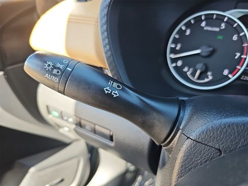 Used 2025 Nissan Sentra SV w/ SV Premium Package image 19