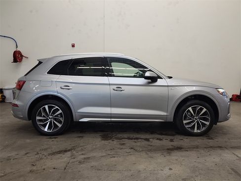Used 2022 Audi Q5 2.0T Premium Plus w/ Premium Plus Package image 3