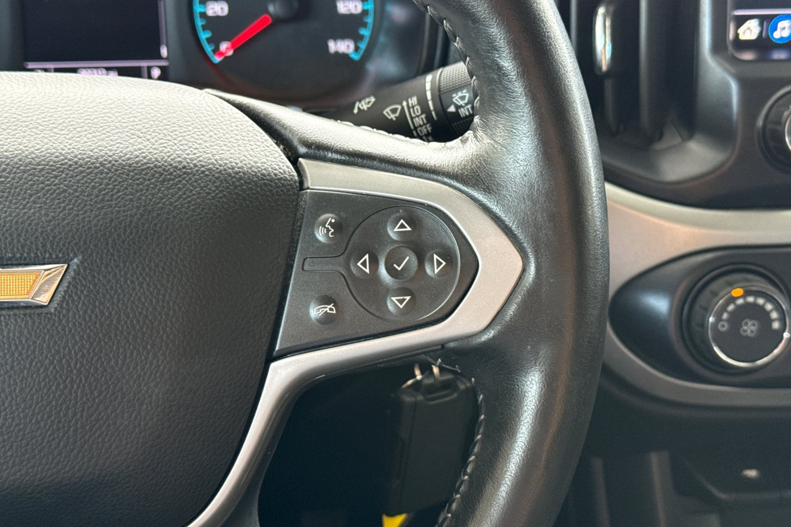 Used 2022 Chevrolet Colorado LT w/ Safety Package AWD/4WD image 32