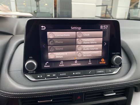 Used 2025 Nissan Rogue SV AWD/4WD image 14