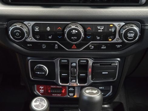 Used 2024 Jeep Wrangler Unlimited Rubicon AWD/4WD image 20