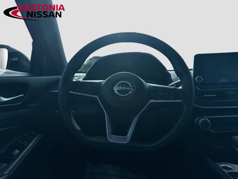 Used 2025 Nissan Altima 2.5 SV FWD image 29