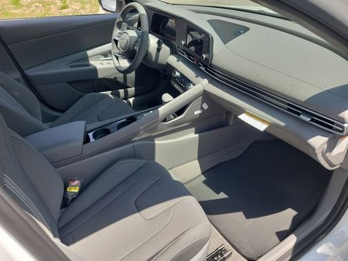 New 2026 Hyundai Elantra Hybrid FWD image 18