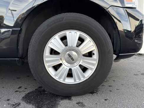 Used 2014 Lincoln Navigator 2WD image 29