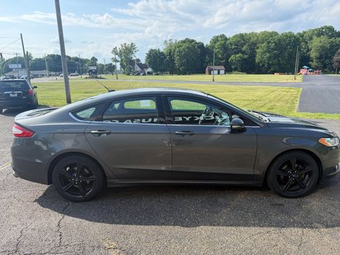 Used 2016 Ford Fusion SE FWD image 4