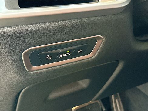 Used 2025 BMW X7 M60i image 10