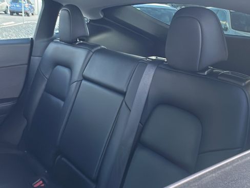 Used 2021 Tesla Model Y 2WD image 17